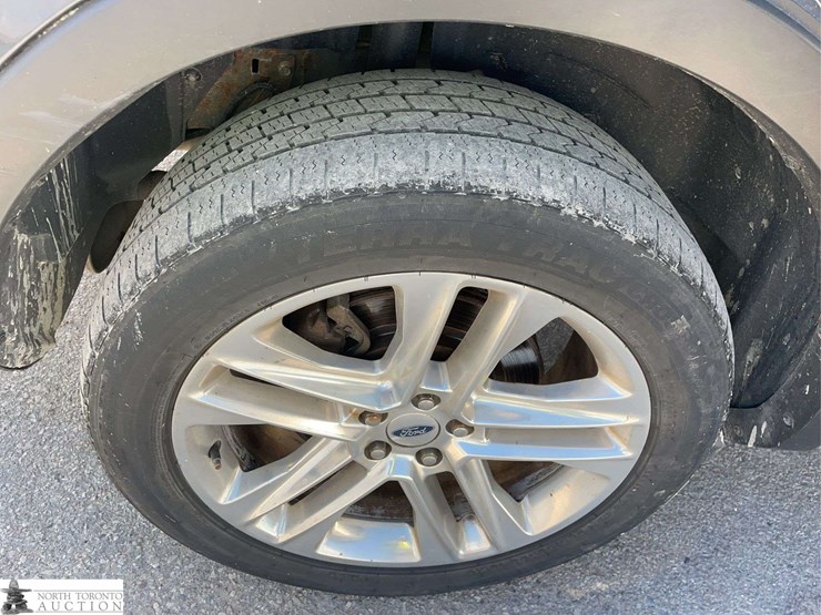 2017-ford-explorer-image-21