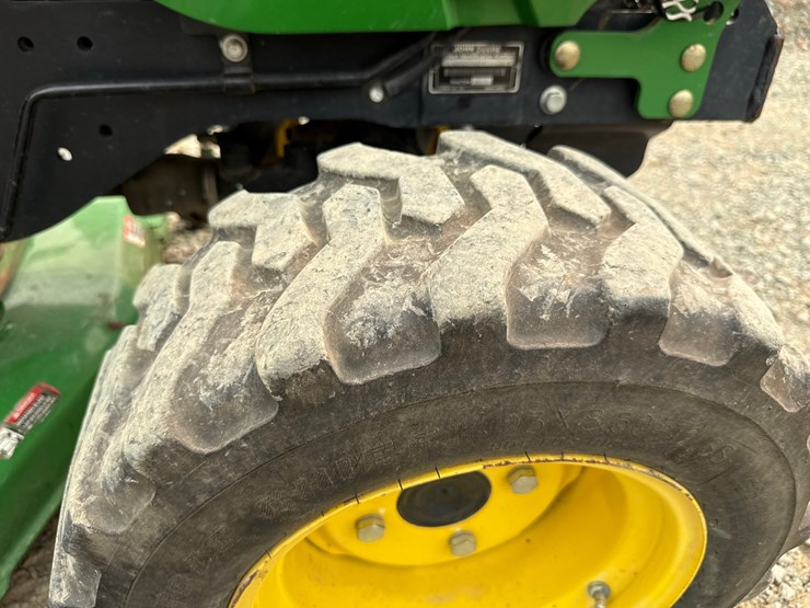 2014-john-deere-2025r-image-39
