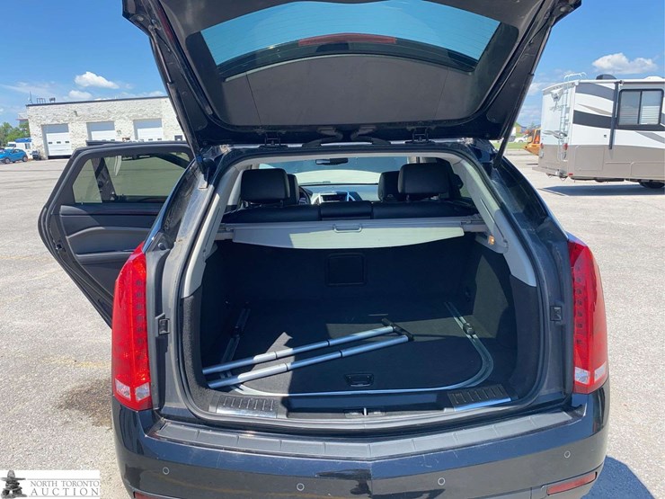 cadillac-srx-image-17