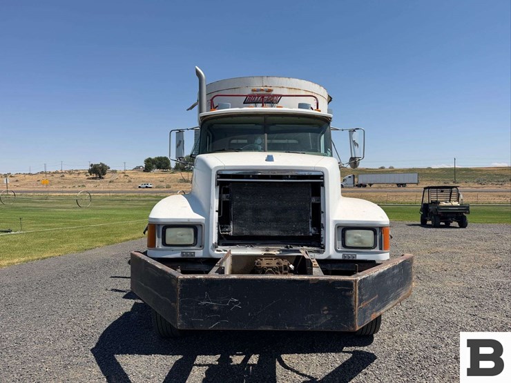 2002-mack-ch613-image-8