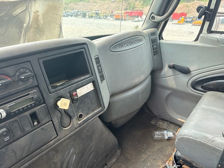 2004-international-durastar-4300-image-47