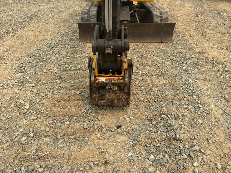 2023-deere-17g-image-10