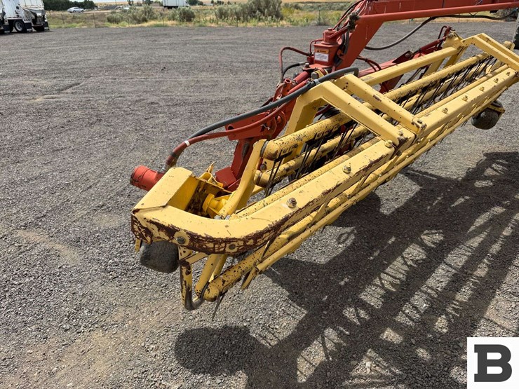 new-holland-216-image-19