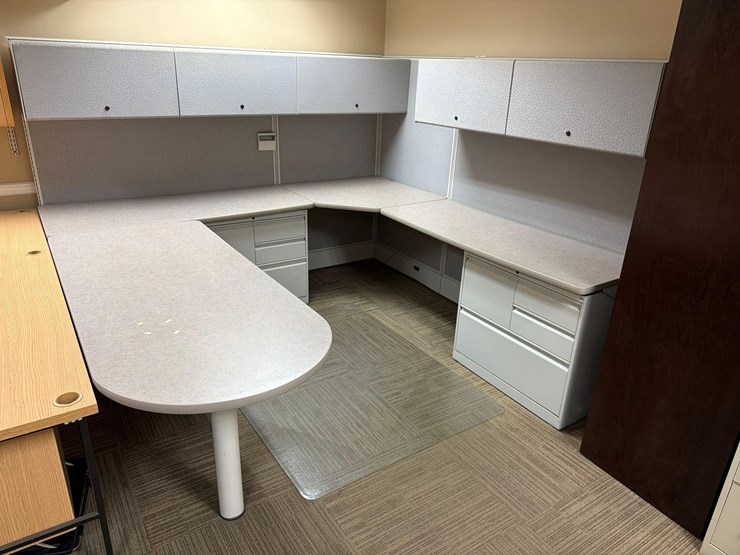 8’-x-8’-sectional-desk-image-1