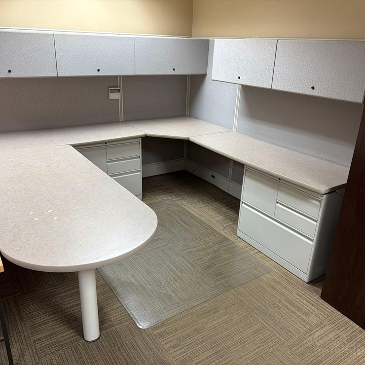 8’ x 8’ Sectional Desk