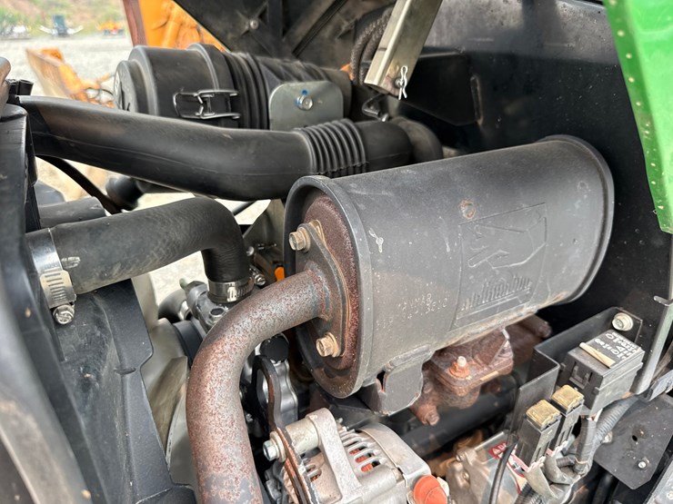 2014-john-deere-2025r-image-13