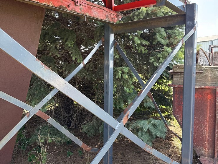 approx-300bu-holding-bin-with-stand-image-7