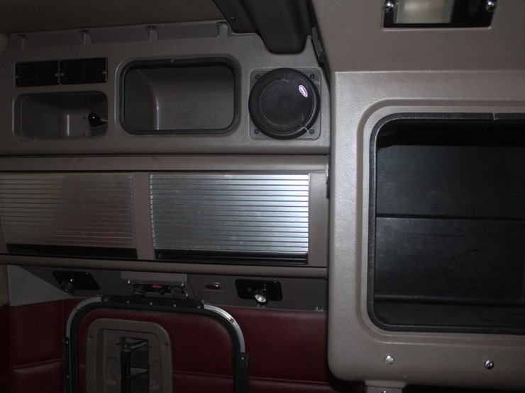 2006-peterbilt-379x-image-86