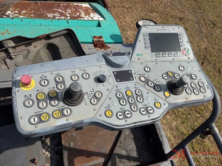 vogele-vision-5200-2-tracked-asphalt-paver-image-26