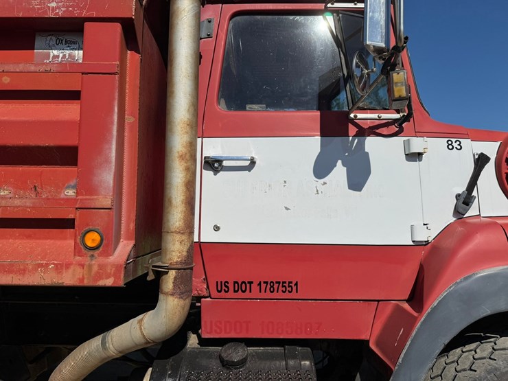 1989-ford-l9000-image-30