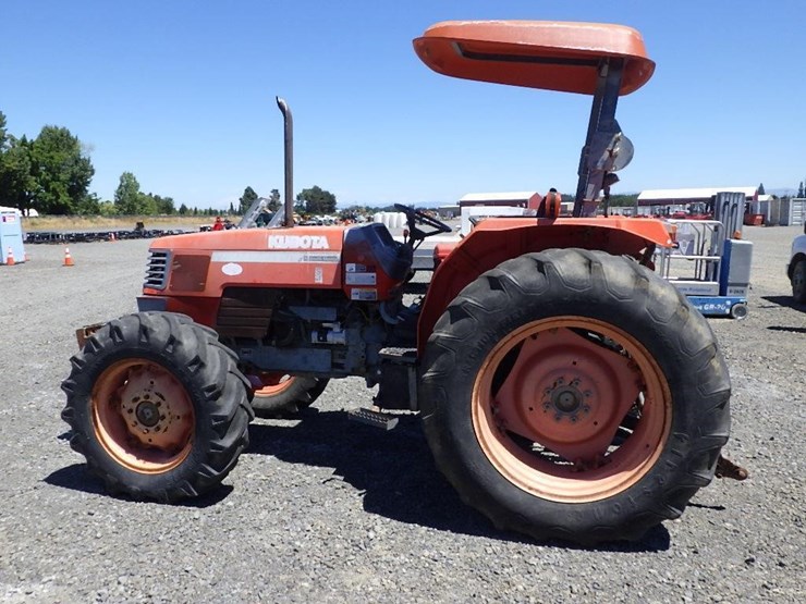kubota-m900-tractor-image-8