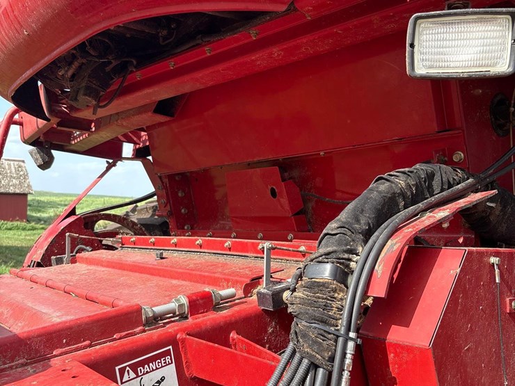 2006-international-2388-axle-flow-combine-image-12