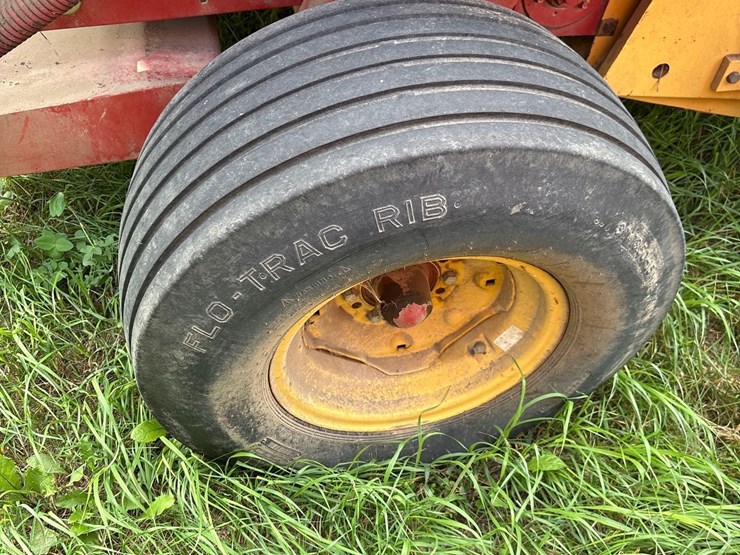 new-holland-660-image-7