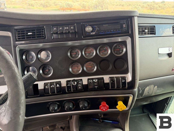 2007-kenworth-w900-image-28