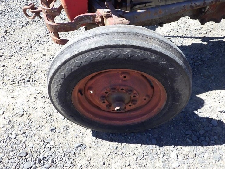 massey-ferguson-mf35-tractor-image-11