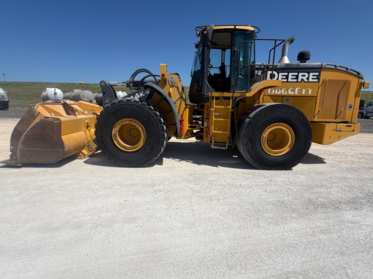 2018-deere-744k-image-8