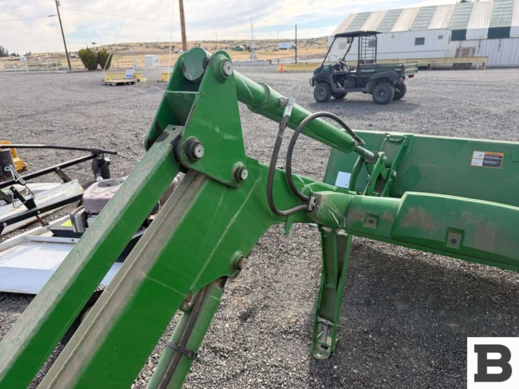 2019-john-deere-520m-image-18