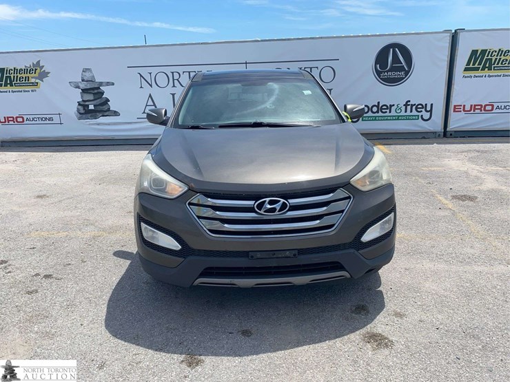 2013-hyundai-santa-fe-image-2