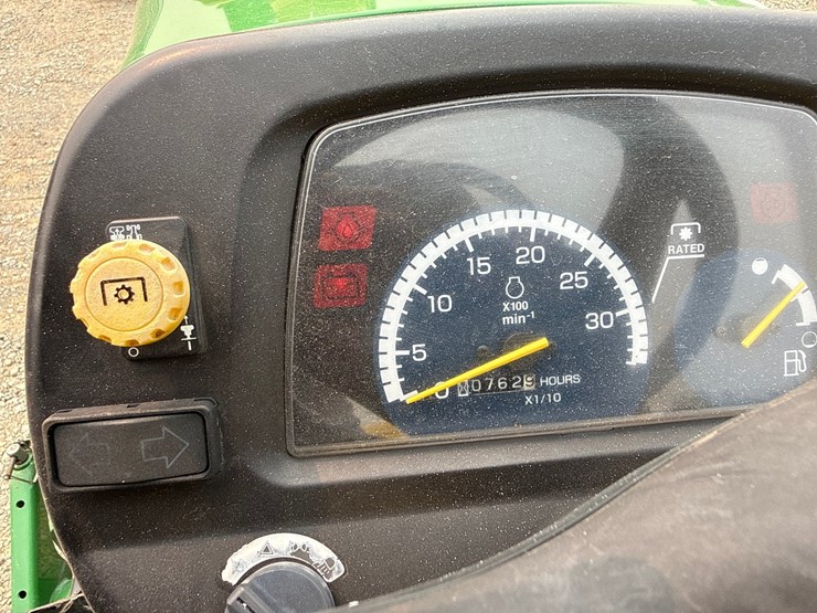 2014-john-deere-2025r-image-33