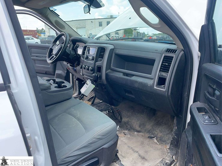 2014-dodge-1500-image-18