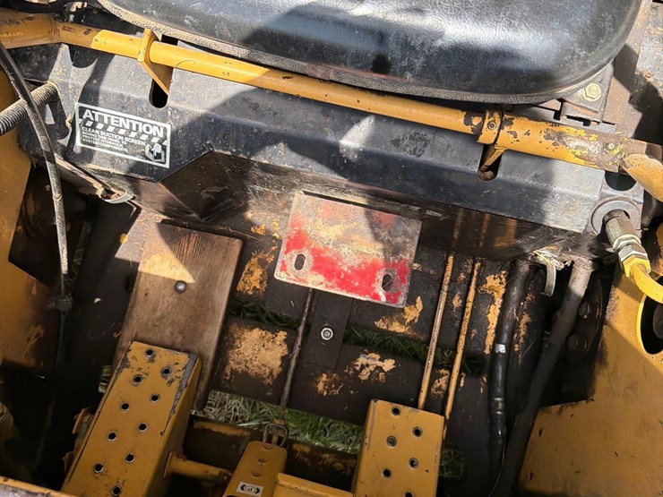 new-holland-l553-image-26