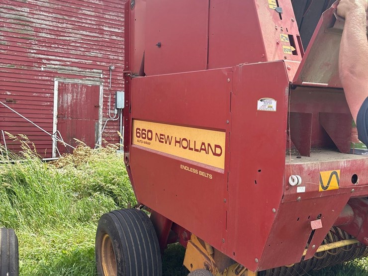 new-holland-660-image-9