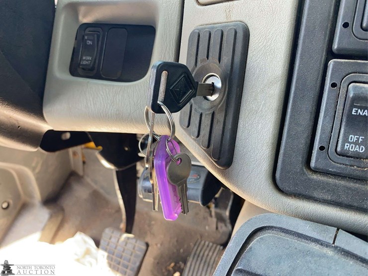 2010-international-durastar-4300-image-11