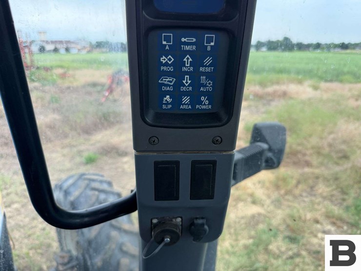 2007-new-holland-tg305-image-97