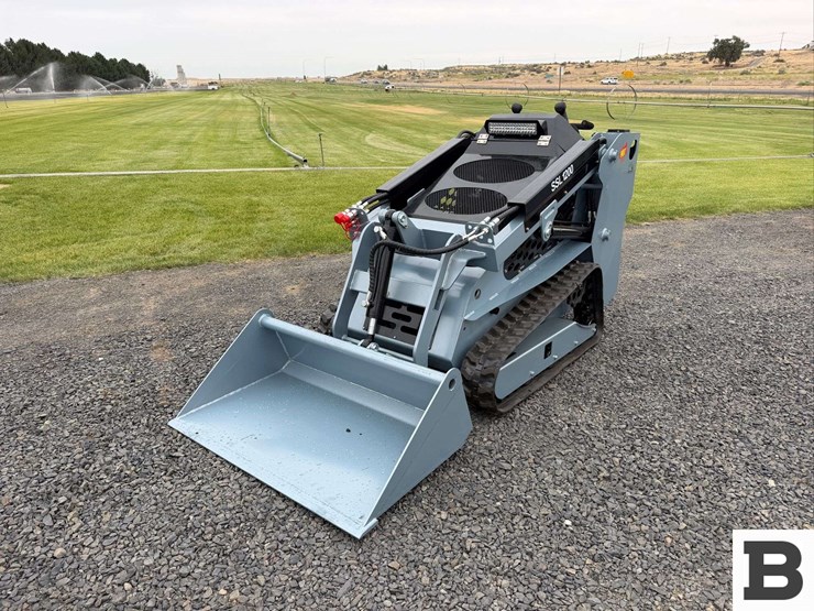 2026-ssl1200-mini-skid-steer-image-3