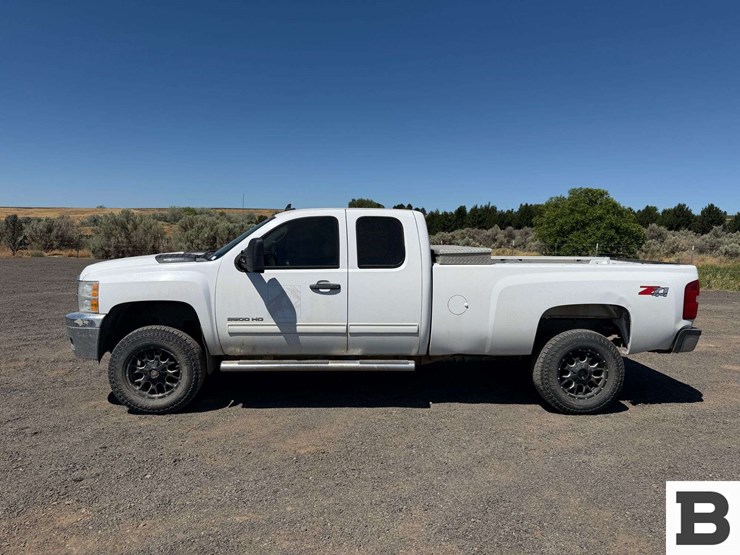 2013-chevrolet-silverado-3500-image-2