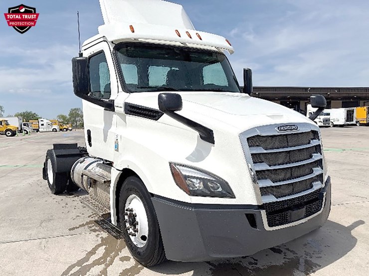 2020-freightliner-cascadia-126-image-1