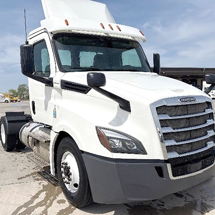 2020 FREIGHTLINER CASCADIA 126