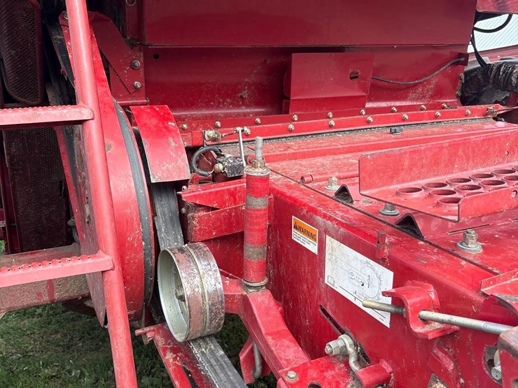 2006-international-2388-axle-flow-combine-image-41