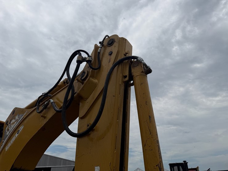 2006-caterpillar-420d-image-33