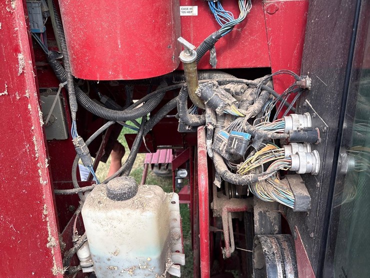 2006-international-2388-axle-flow-combine-image-46