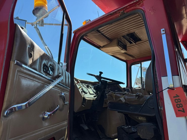 1989-ford-l9000-image-37