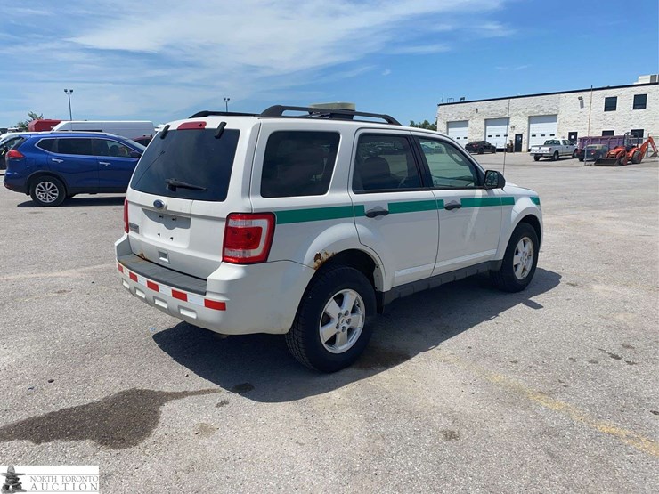 2011-ford-escape-image-5