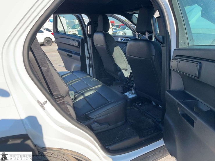 2022-ford-explorer-image-19