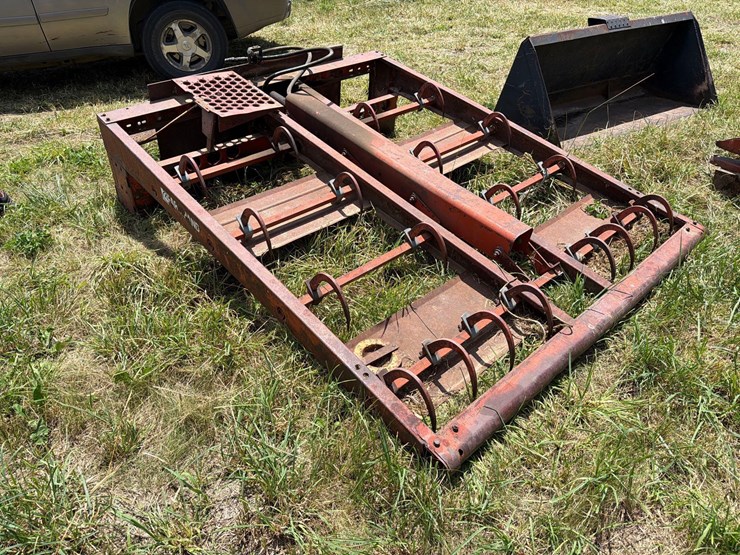 new-holland-l553-image-1