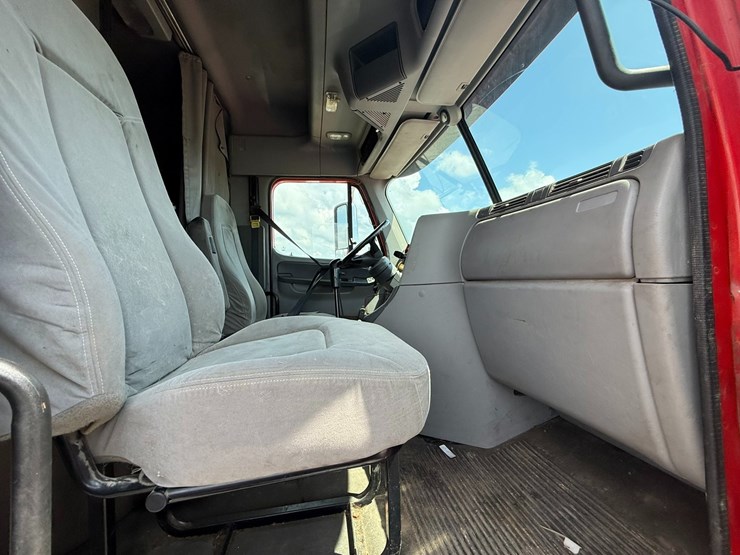 #47453-•-inop-2007-freightliner-columbia-t/a-truck-tractor-1fuja6cy07lx38975-inv#-47453-image-7