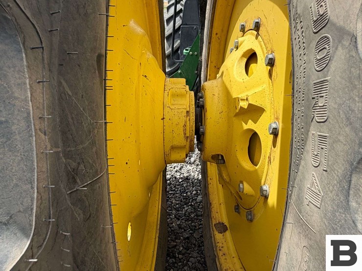 2014-john-deere-8345r-image-26