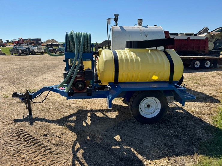 #1890-•-300-gal-towable-hydro-seeder-image-2