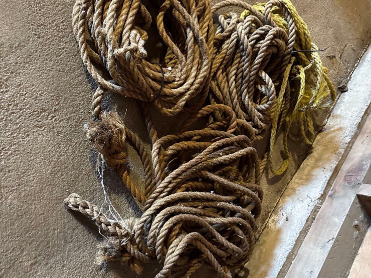 3-bundles-of-rope-image-1