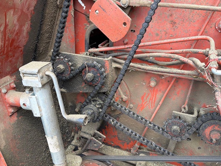 hesston-555t-image-28