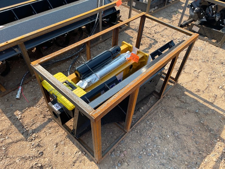 #18332-•-unused-2026-agt-skid-steer-breaker-attachment-(princeton,-mn)-image-1