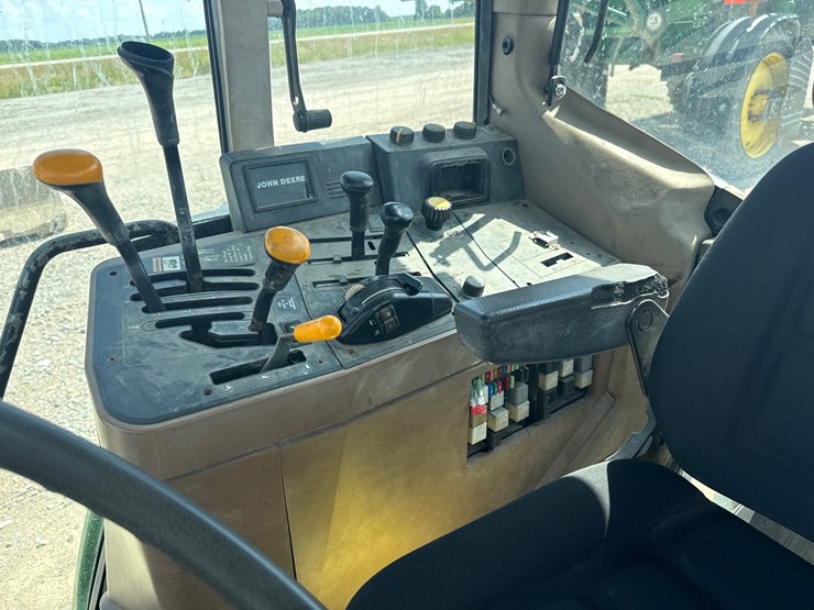 1993-john-deere-6400-image-31