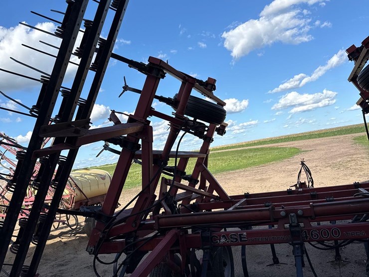 case-ih-4600-image-29