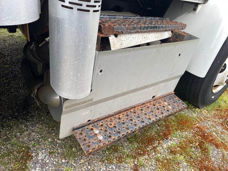 2016-international-durastar-4400-image-21