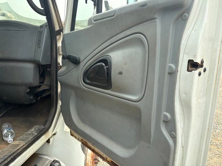 2004-international-durastar-4300-image-43