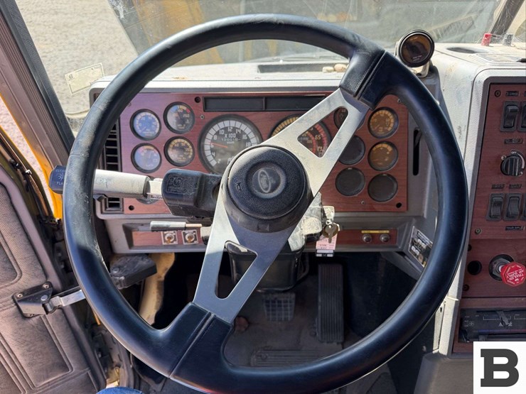 1999-mack-cl713-image-36